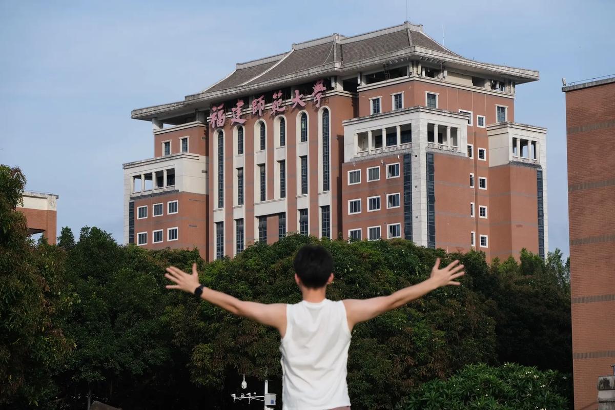 雨露天下，福師大真美——攝影師的鏡頭定格福建師范大學(xué)福清分校風(fēng)采