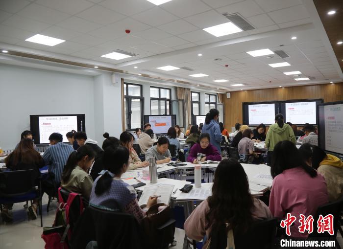 中軟國際與福建師范大學(xué)福清分校合作共建教育部-國家級大學(xué)生創(chuàng)新創(chuàng)業(yè)實(shí)踐平臺